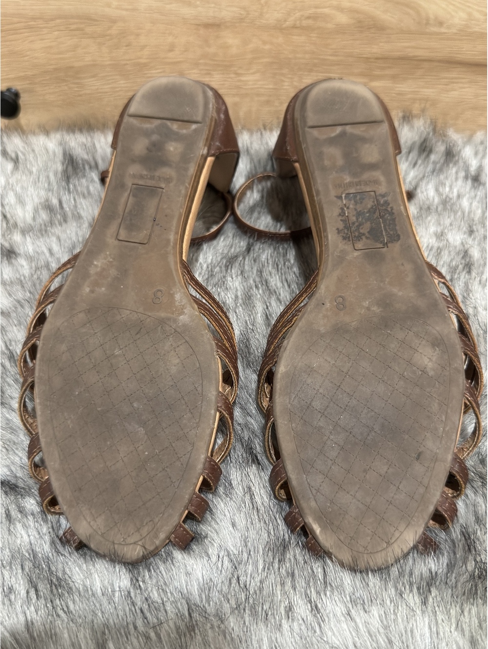 Size 8 Brown Sandals Flats Ankle Strap - Picture 5 of 6